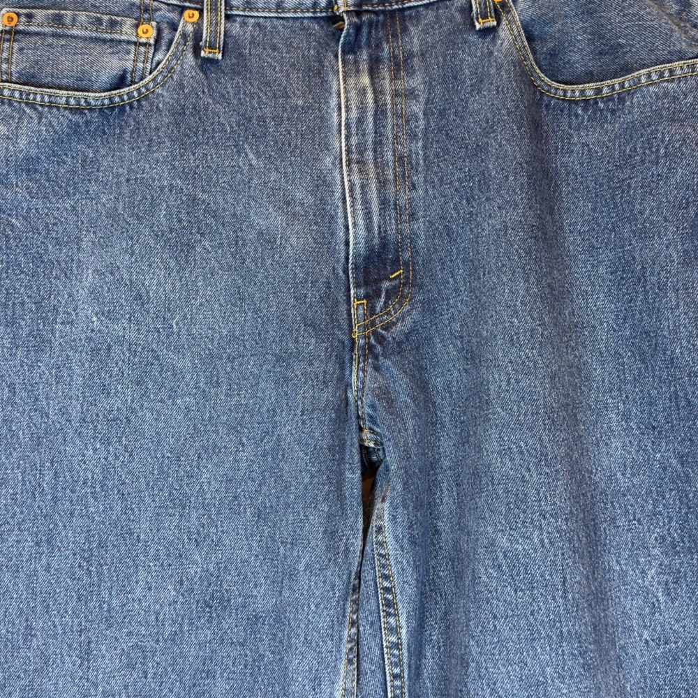 Levi Strauss 550 Jeans Mens W38 L28 Blue Denim Relaxed Fit Straight Leg Raw Hem - Picture 3 of 7